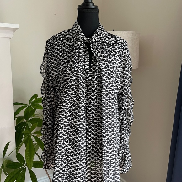 Ann Taylor Tunic/Blouse - Size L -Black and White - Picture 4 of 14